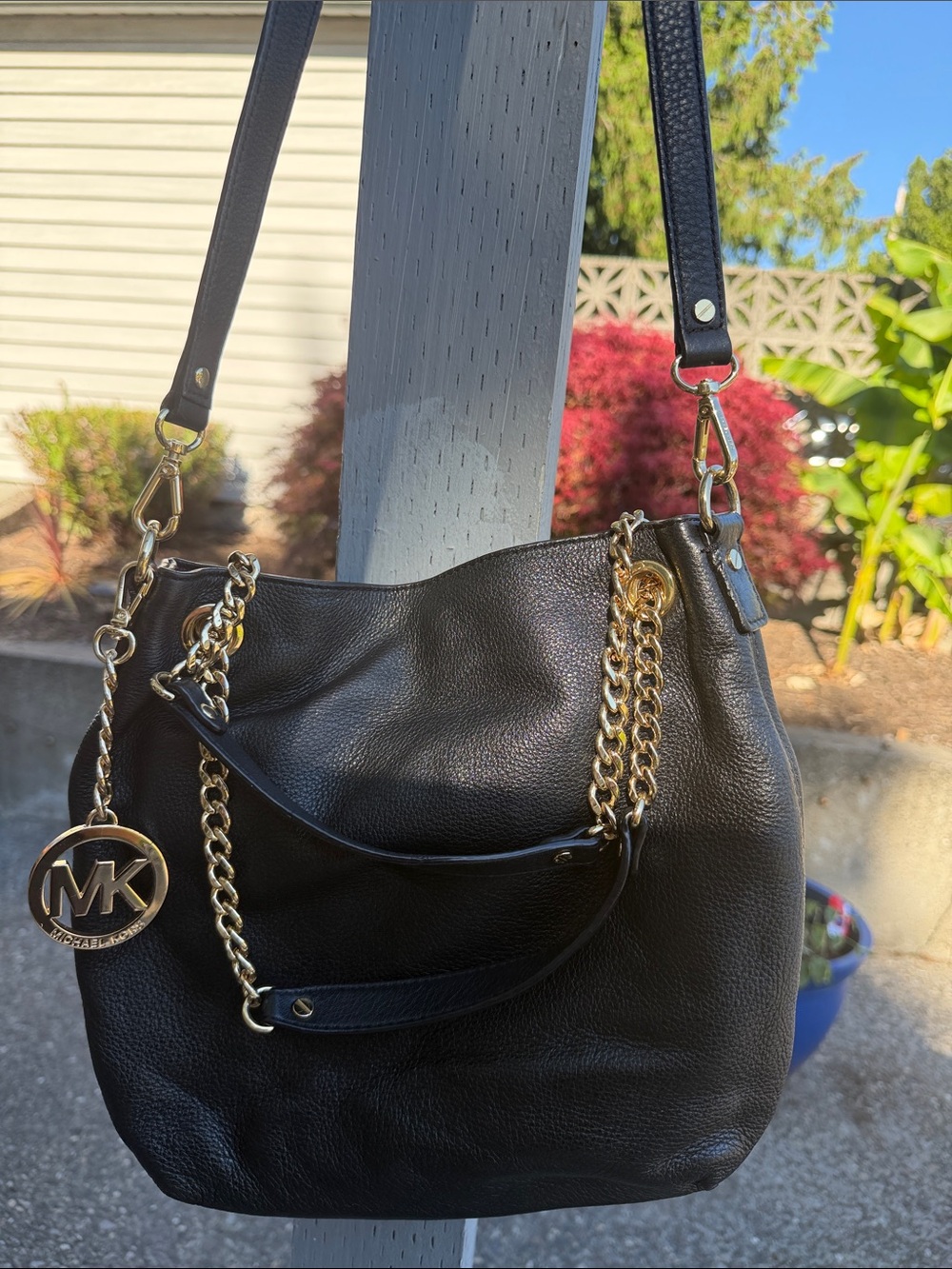 Michael Kors Black Leather Shoulder Bag/Crossbody with Gold-Tone Chain Detail